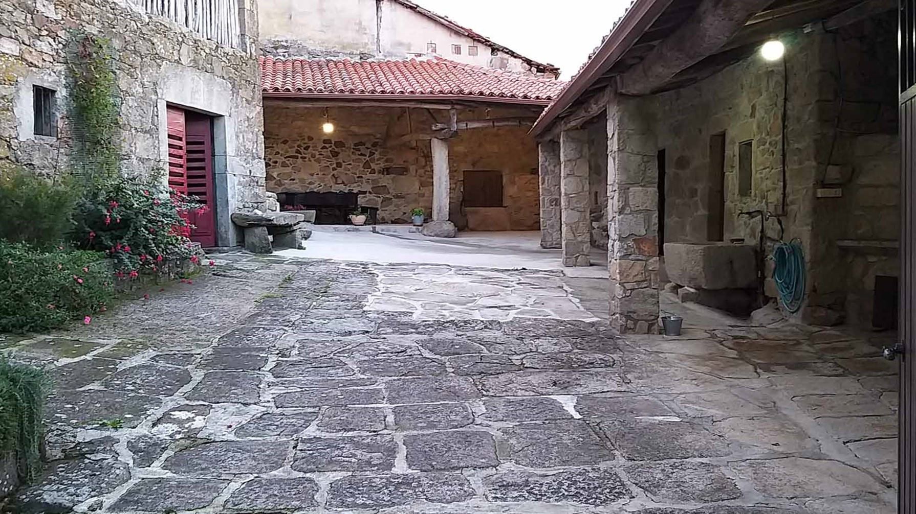 Patio de casa rural solveira